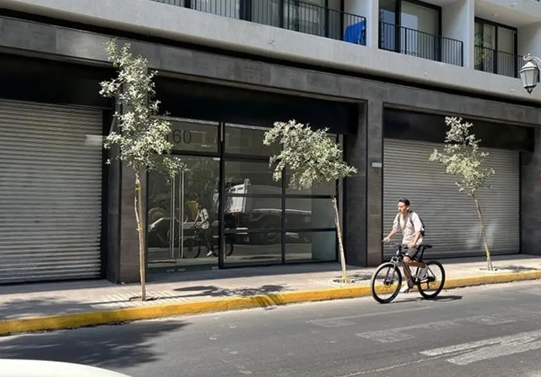 Local Comercial En Alameda - 96,6m² — imagen 2