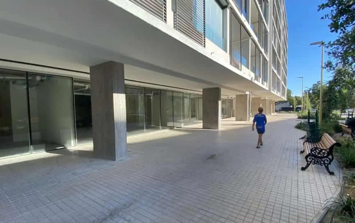 Local Comercial En Avenida Apoquindo - 93m²