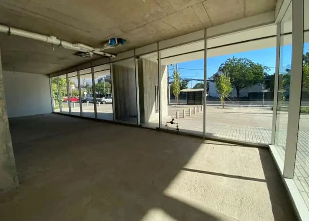 Local Comercial En Avenida Apoquindo - 93m² — imagen 4