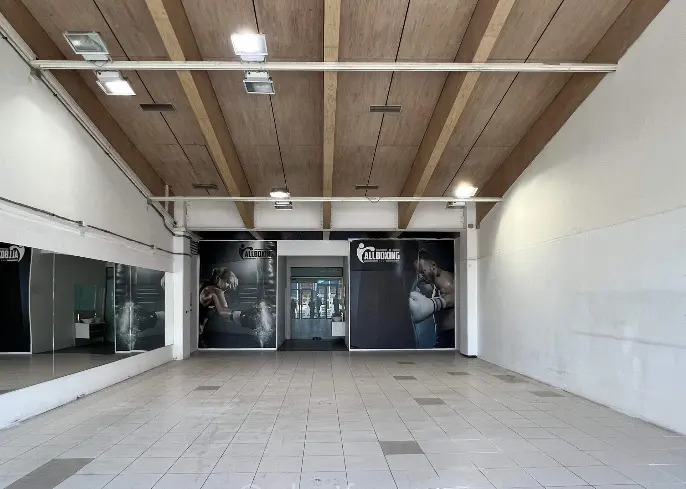 Arriendo Local Comercial En Las Condes - 1302,1m² — imagen 4