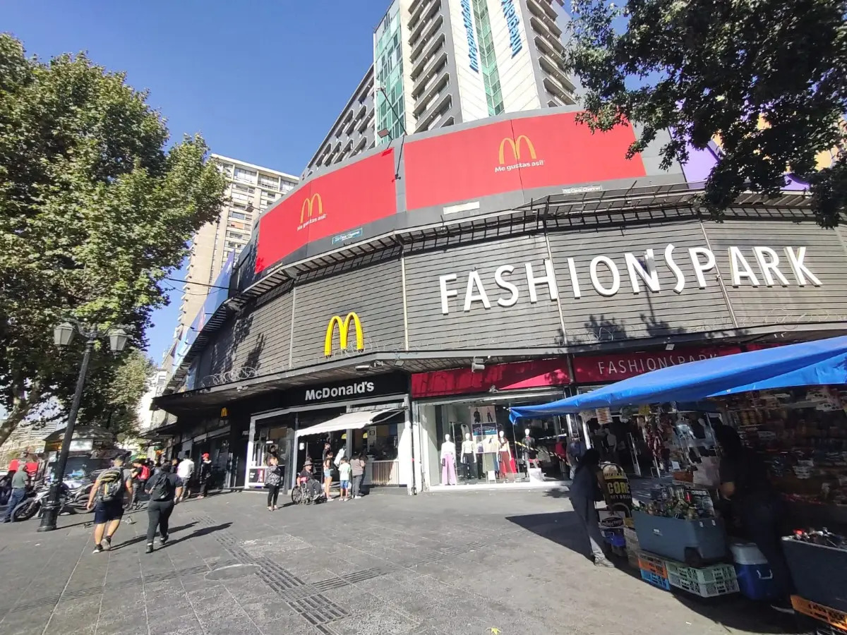 Arriendo Local Comercial De 652 M2, En Centro De Santiago