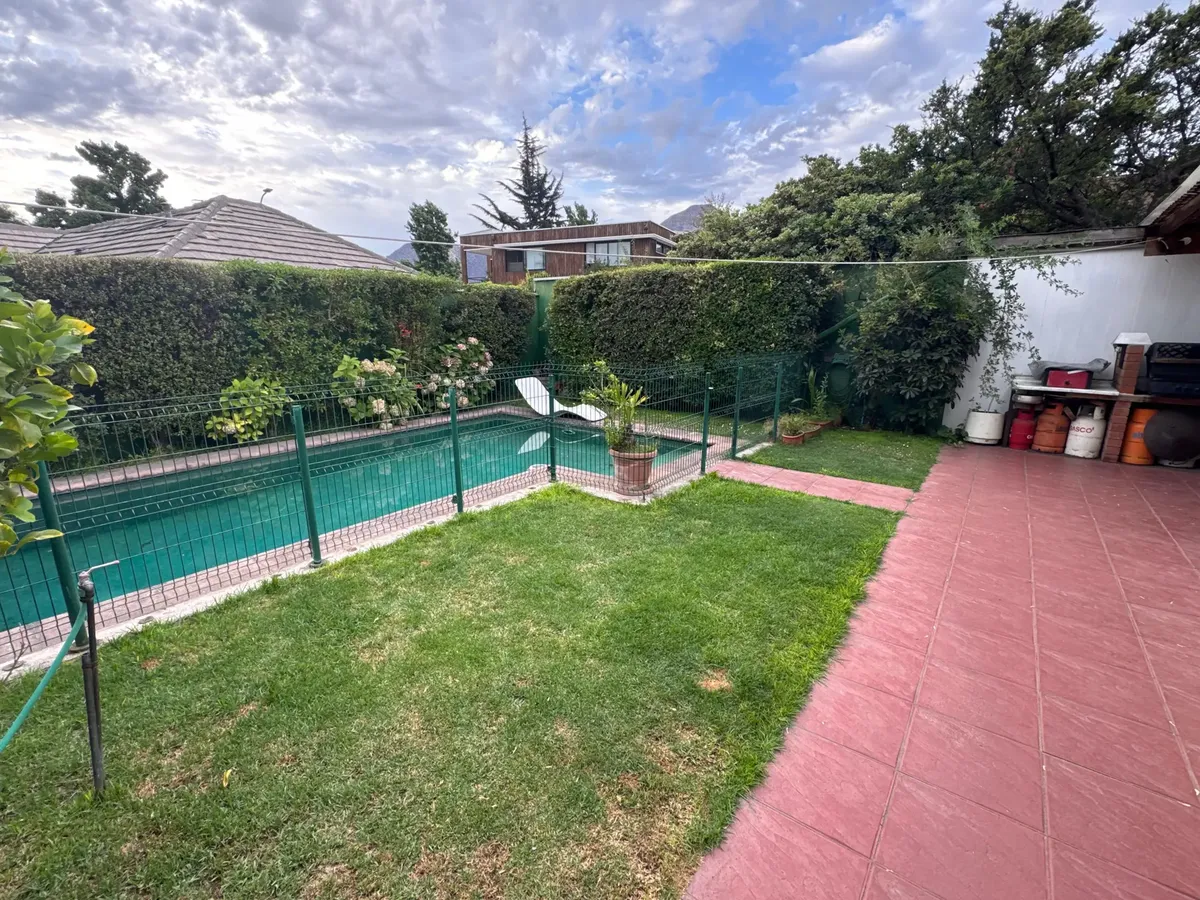 Increible Casa Sólida Barrio Tranquilo Sector Las Hualtatas — imagen 2