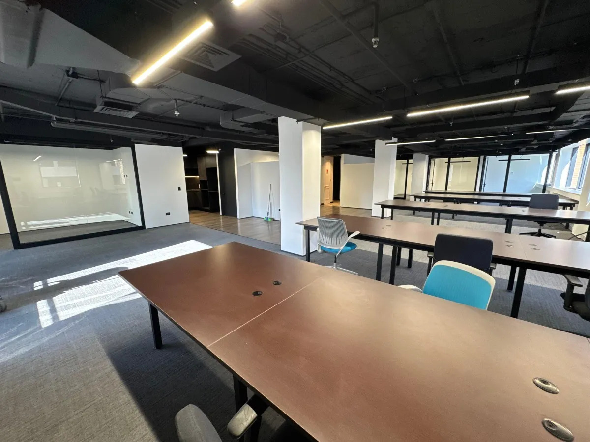 Oficina De 259m2 Remodelada Y Amoblada - Isidora Goyenechea  — imagen 3