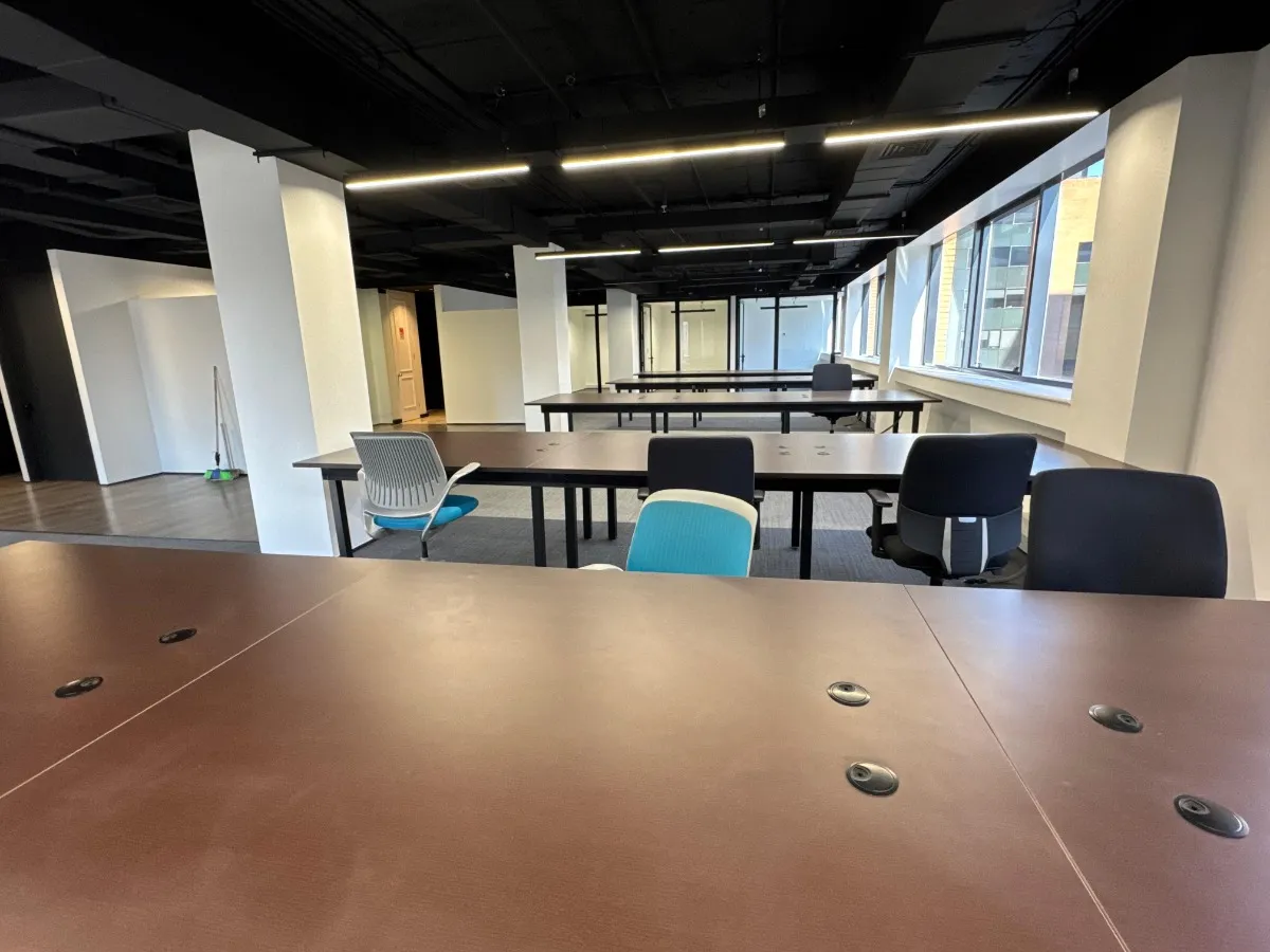 Oficina De 259m2 Remodelada Y Amoblada - Isidora Goyenechea 