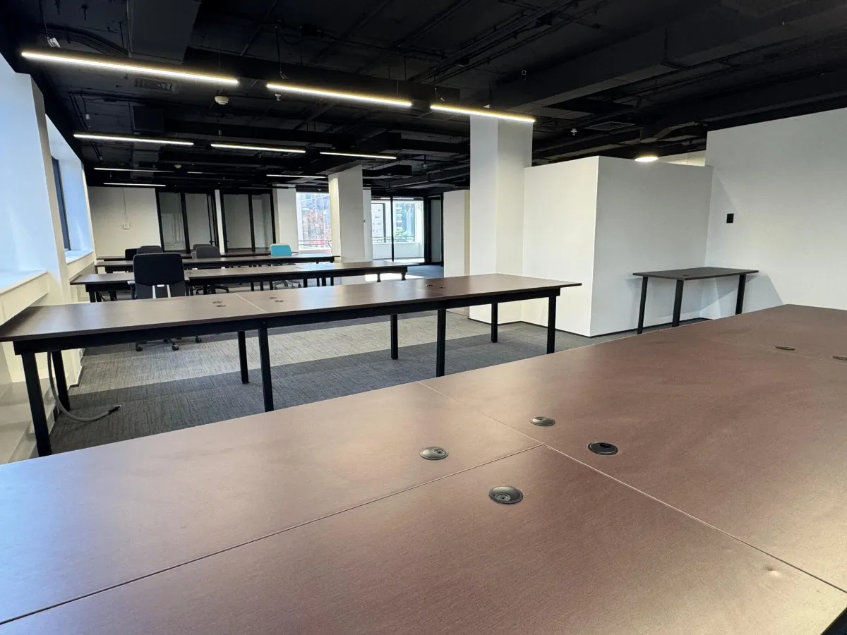 Oficina De 259m2 Remodelada Y Amoblada - Isidora Goyenechea  — imagen 9
