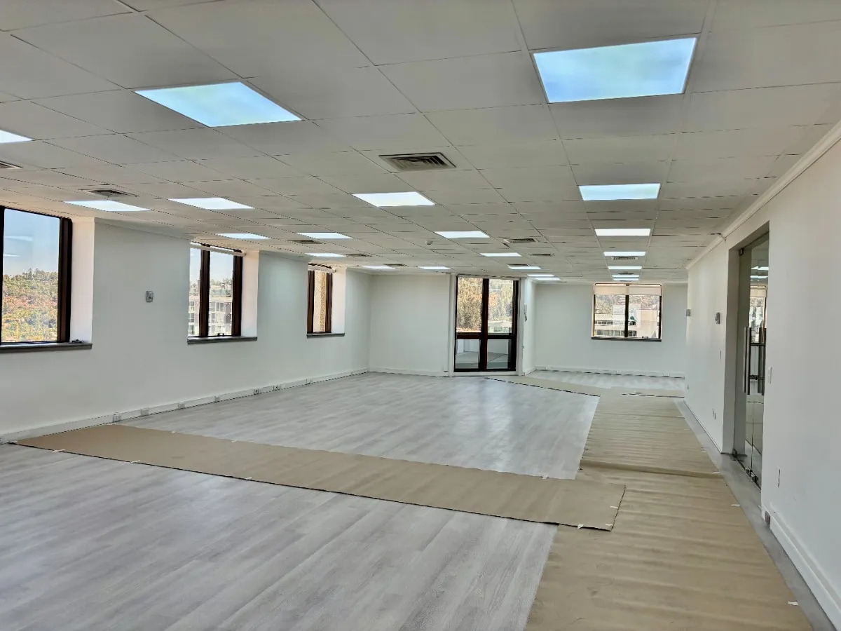 Oficina Habilitada Recien Remodelada De 200m2 — imagen 2