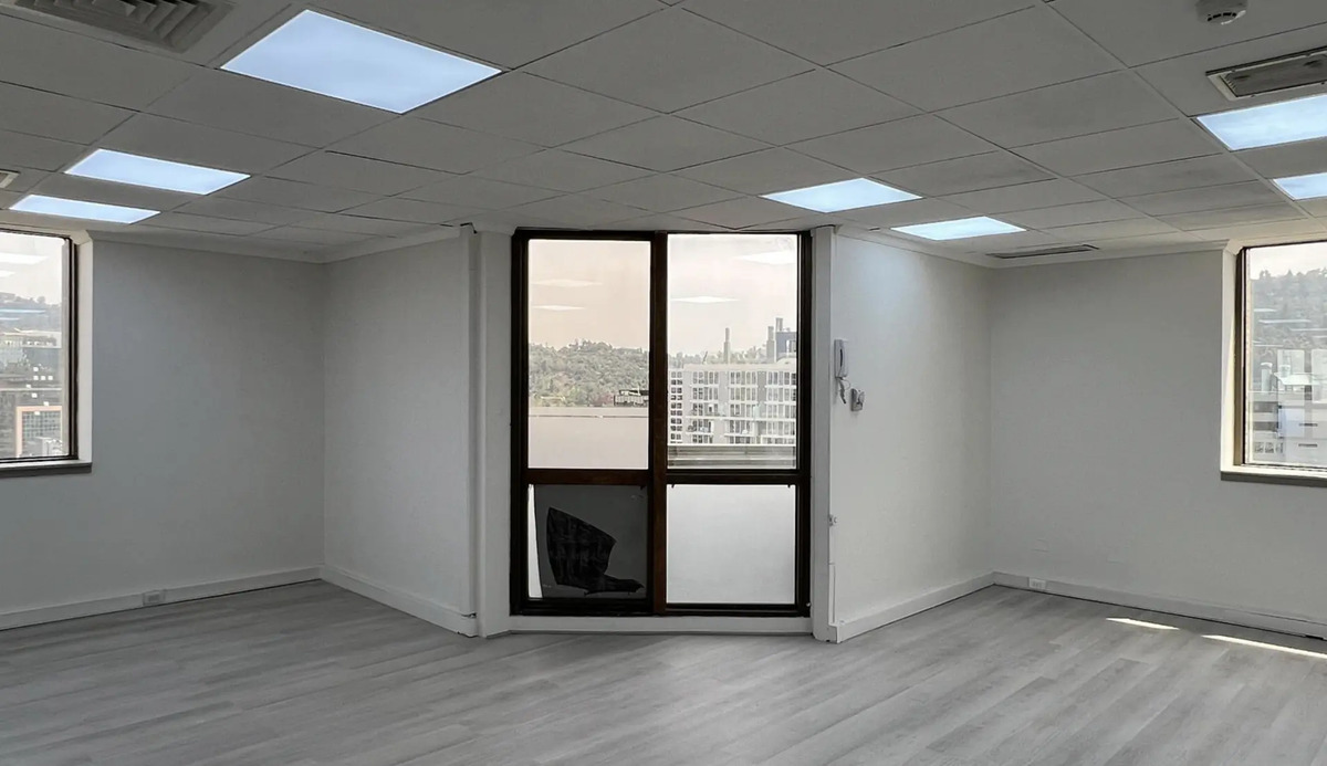 Oficina Habilitada Recien Remodelada De 200m2 — imagen 8