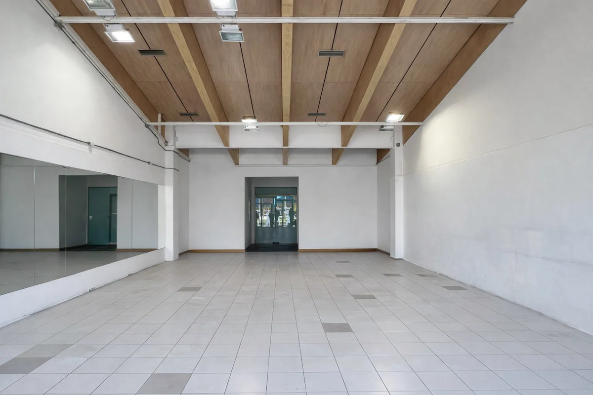 Local Comercial Con Alto Flujo 142,72 M2 - Av. Las Condes — imagen 2