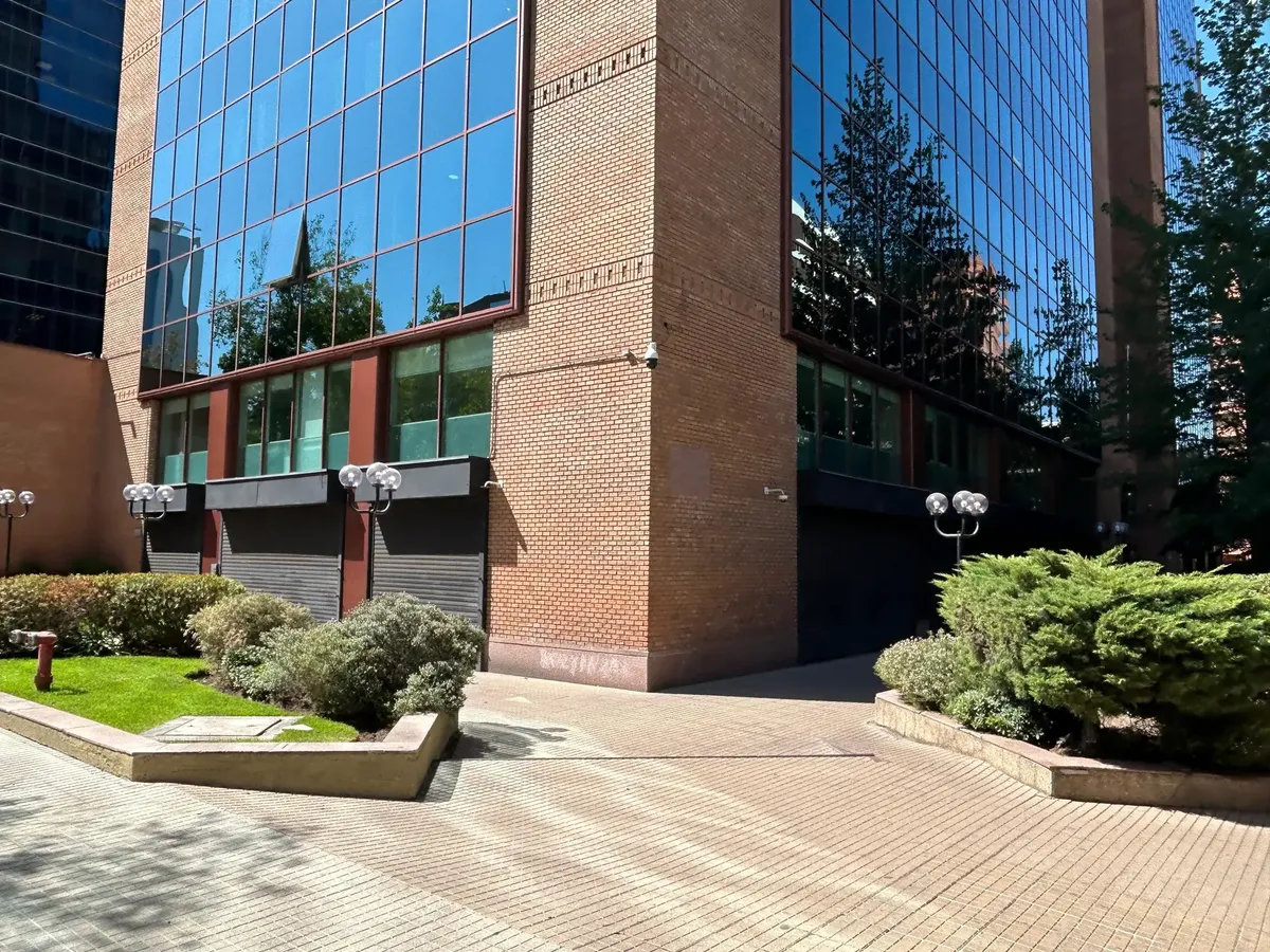Local Comercial Desde 120m2 Hasta 575m2 Plena Av Apoquindo — imagen 5