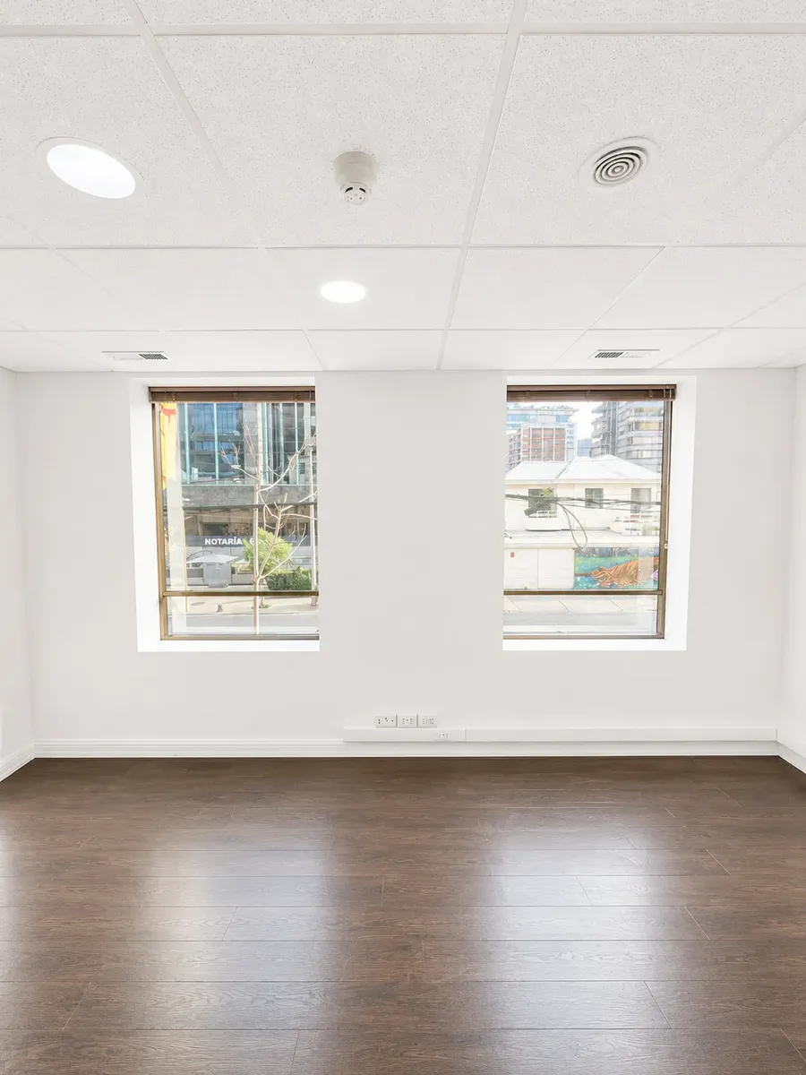 Oficina Habilitada De 300 M2 En El Golf ( Las Condes). — imagen 10