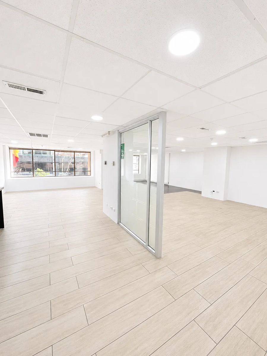 Oficina Habilitada De 300 M2 En El Golf ( Las Condes). — imagen 6