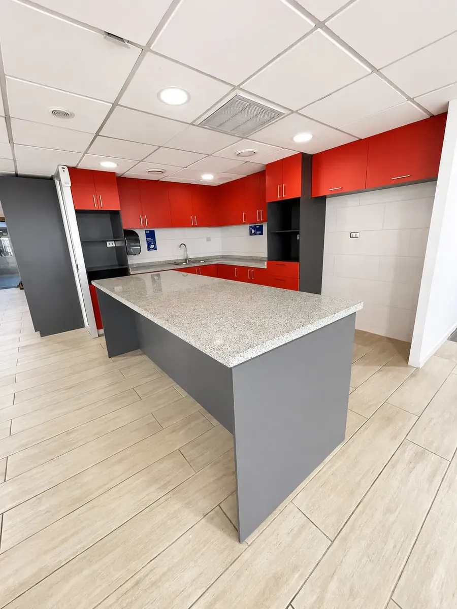 Oficina Habilitada De 300 M2 En El Golf ( Las Condes). — imagen 2