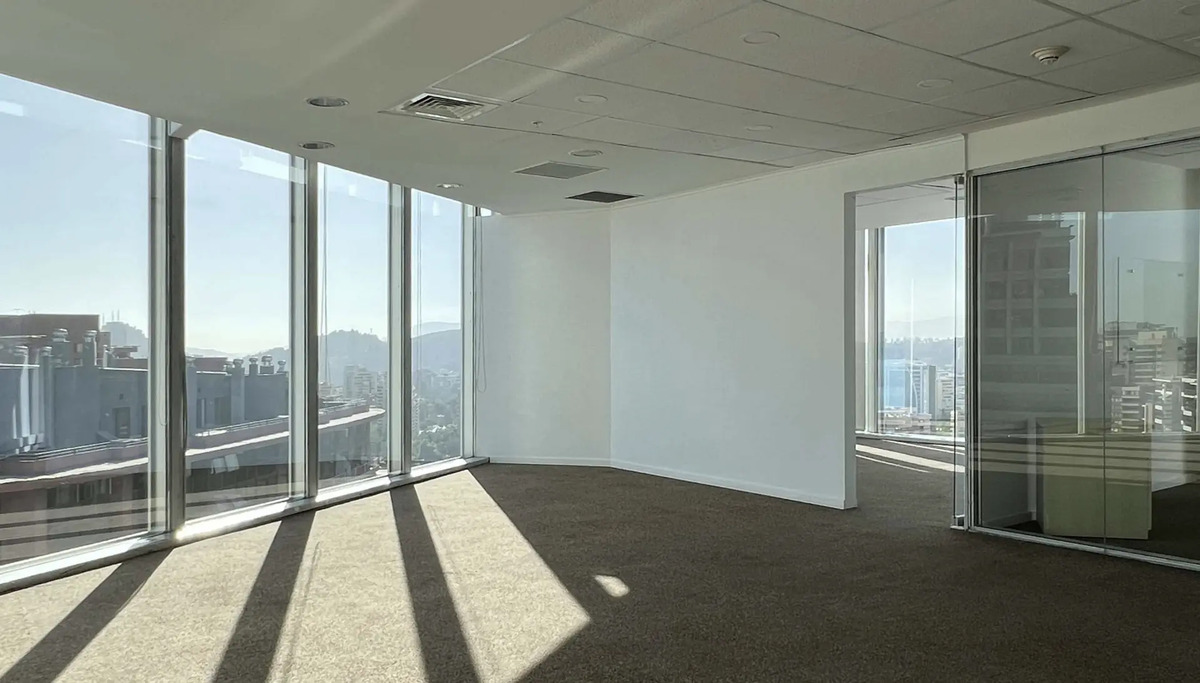 Se Arriendan 491m2 En Riesco Con Rosario Norte