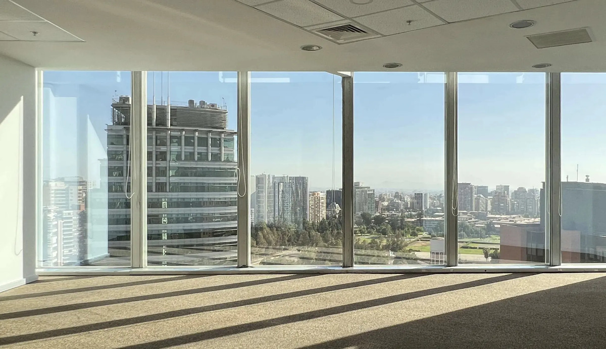 Se Arriendan 491m2 En Riesco Con Rosario Norte — imagen 2