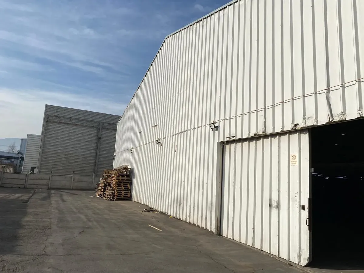 Se Vende Gran Bodega De 2500m2 En Huechuraba