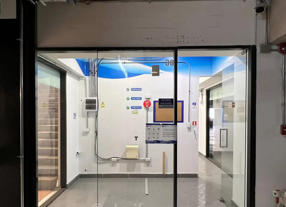 Local Comercial En Strip Center 33 M2, Lo Barnechea — imagen 4