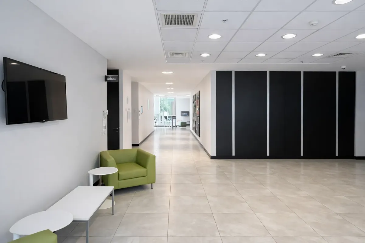 Local Comercial 1.357,1 M2 -  Nueva Las Condes  — imagen 2