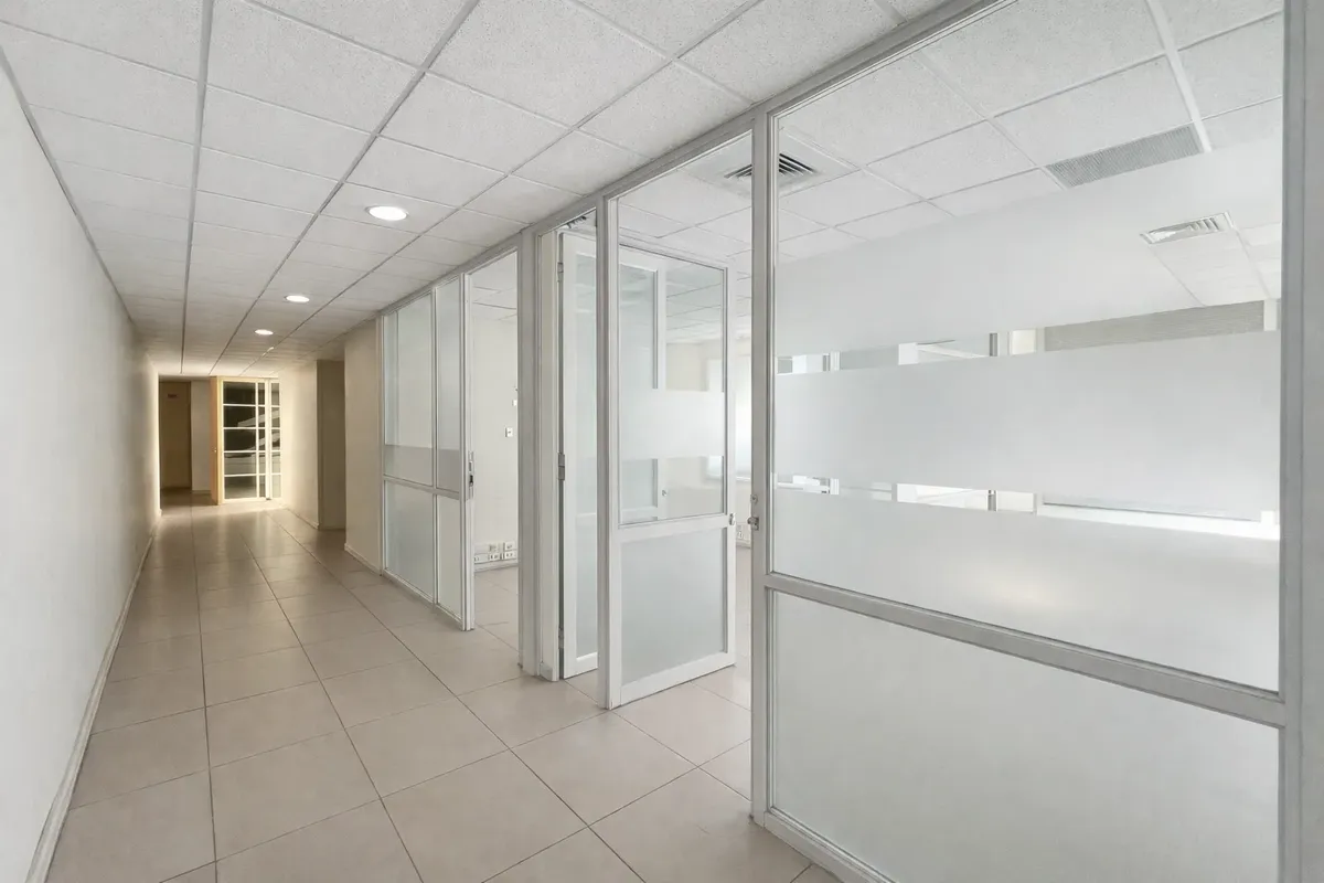 Local Comercial 331,7 M2 - Metro El Golf — imagen 2