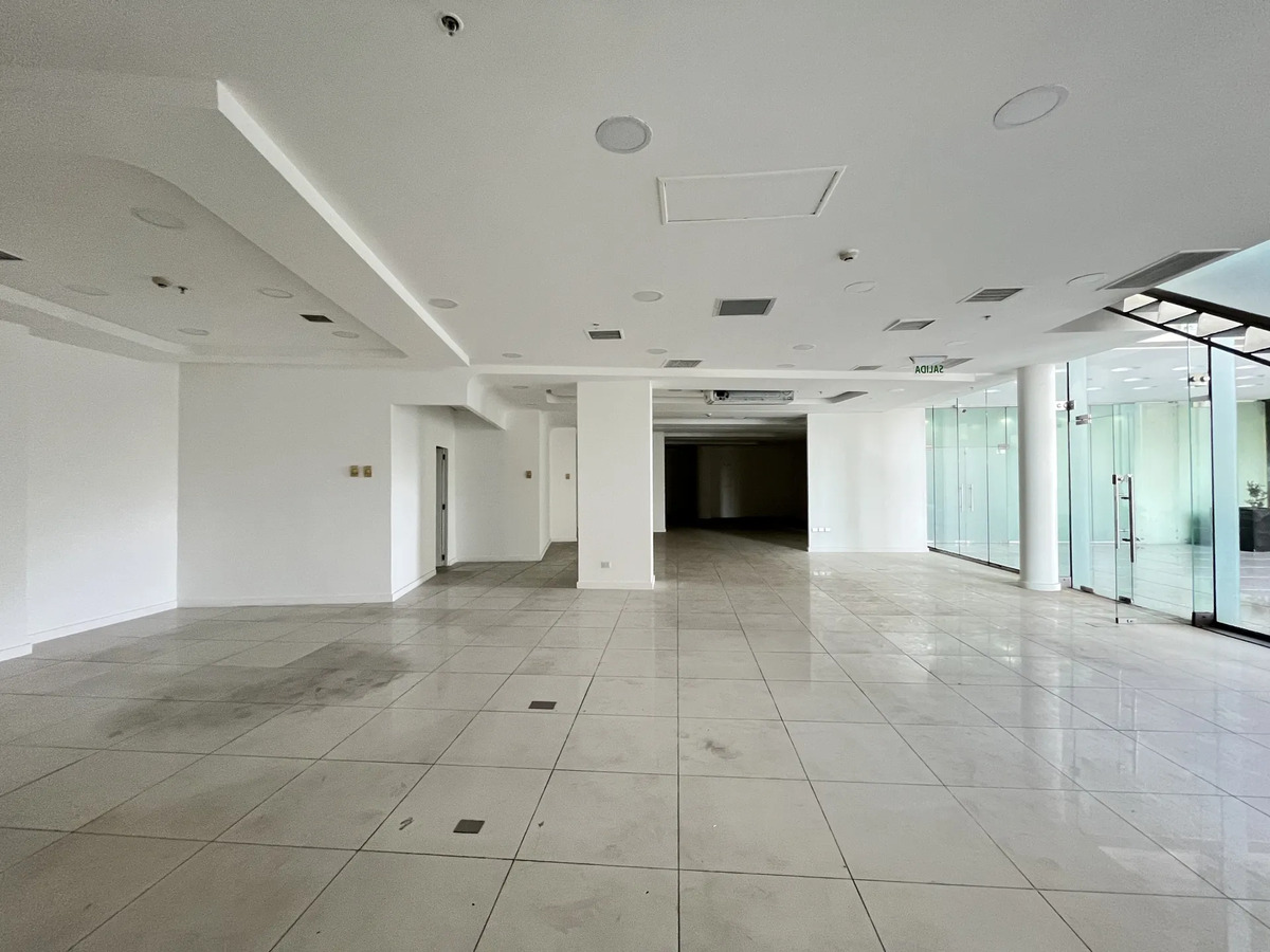 Local Comercial De 320 M2, Escuela Militar — imagen 5