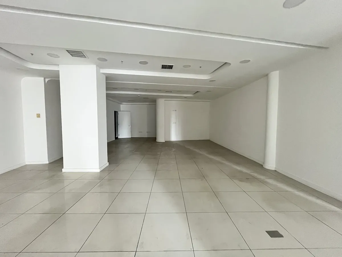 Local Comercial De 320 M2, Escuela Militar — imagen 7