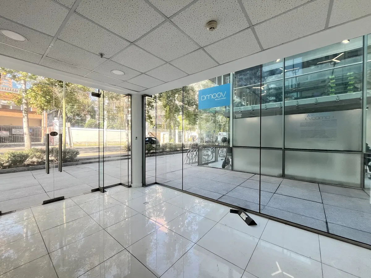 Local Comercial De 320 M2, Escuela Militar — imagen 2