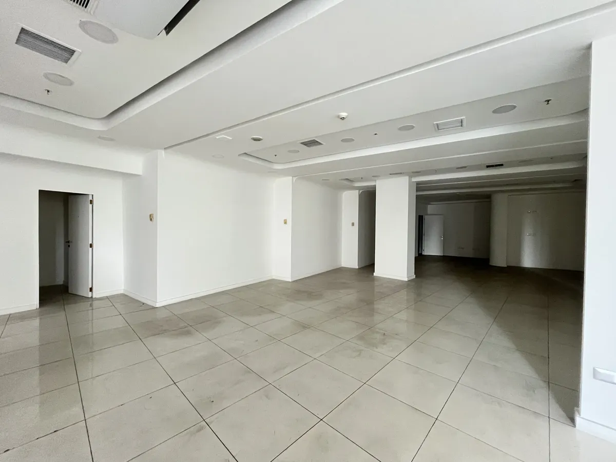 Local Comercial De 320 M2, Escuela Militar — imagen 3