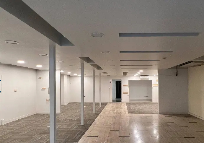 Amplio Local Comercial 1.302,1 M2 - Las Condes
