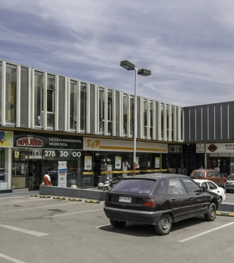 Arriendo De Local En Strip Center, 200 M2 Peñalolén — imagen 2