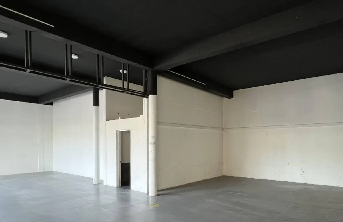 Arriendo De Local En Strip Center, 200 M2 Peñalolén — imagen 3