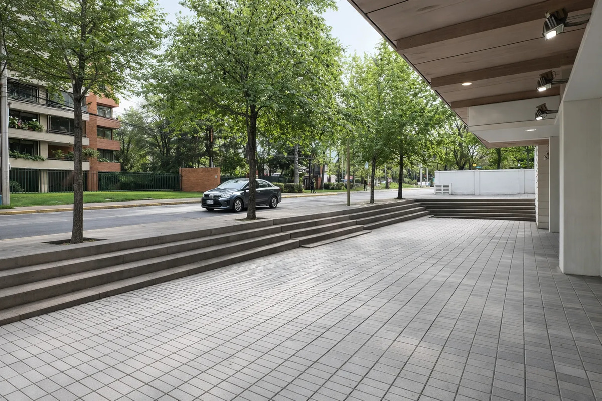 Arriendo Local Comercial De 176,7m2 | Av. Las Condes — imagen 2