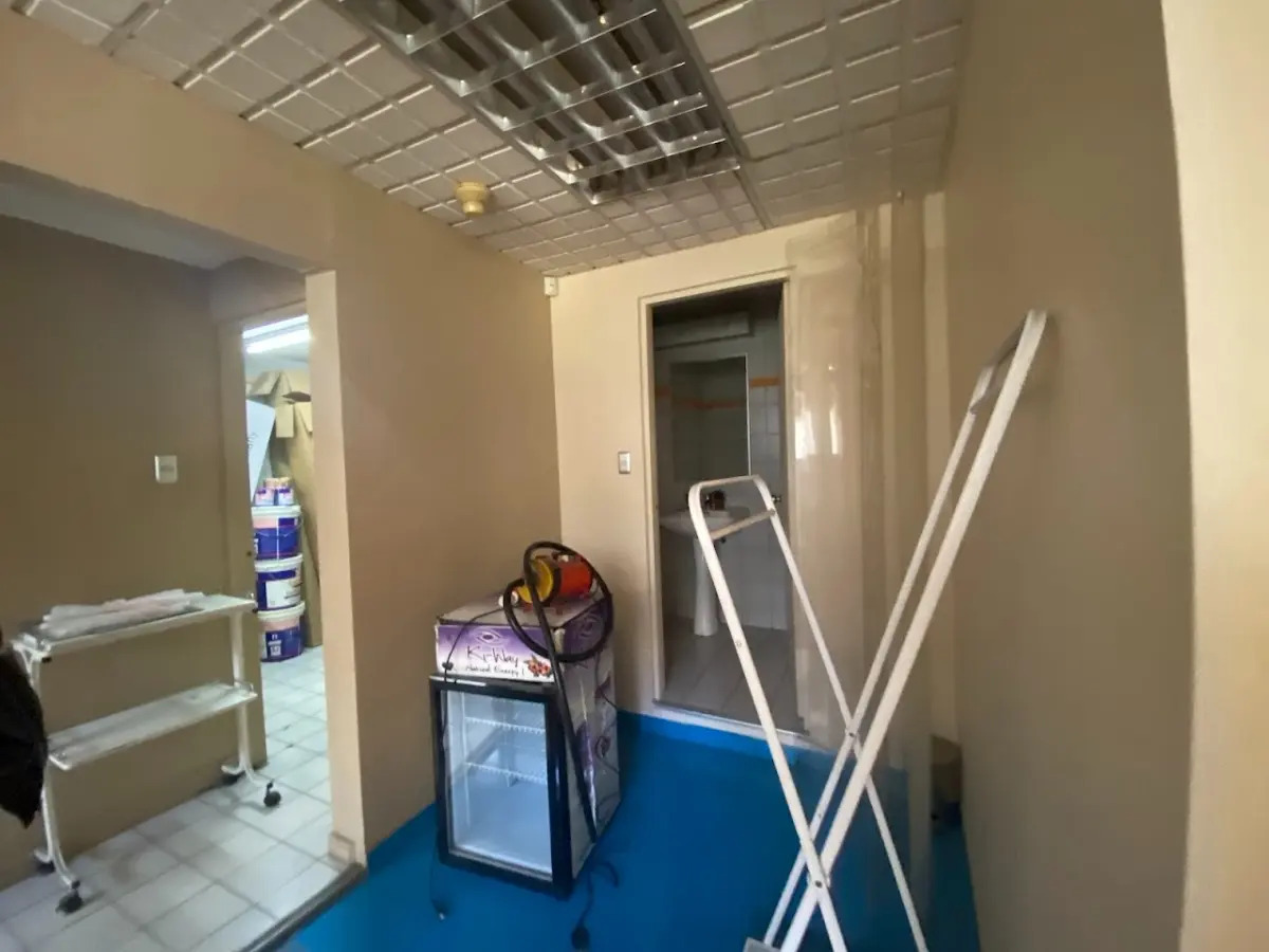 Arriendo Local Comercial En Avenida Los Militares - 165m² — imagen 5