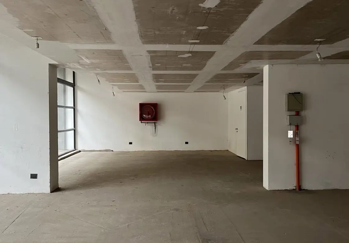 Local Comercial Habilitado A Pasos De Alameda - 96,6 M2 — imagen 3