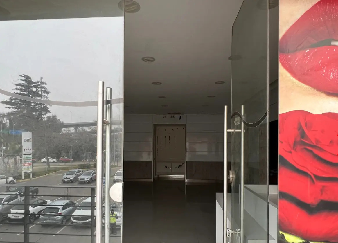 Arriendo De Local En Strip Center, Huechuraba, 100 M2