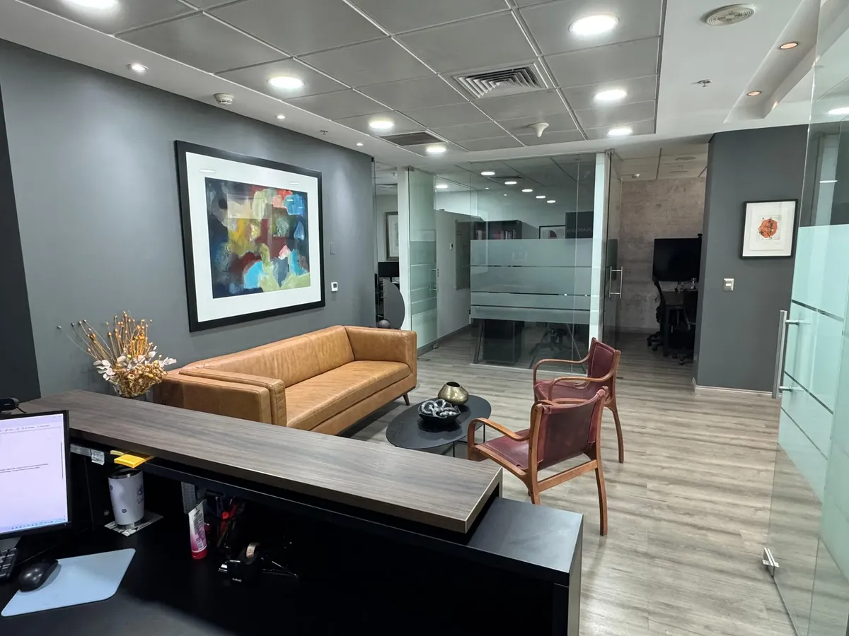 Elegante Oficina De 116m2 Nueva Las Condes Metro Manquehue — imagen 2