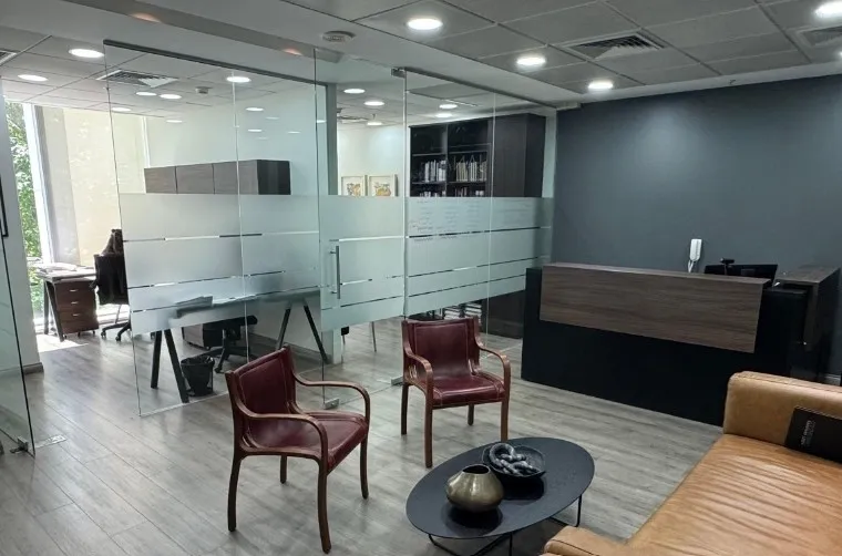 Elegante Oficina De 116m2 Nueva Las Condes Metro Manquehue