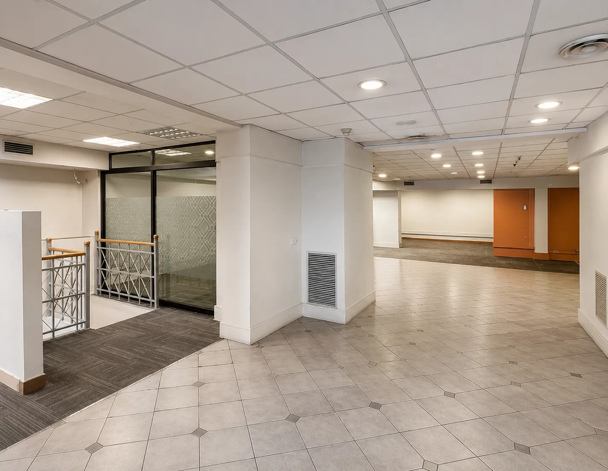 Local Comercial En Arriendo  421,04m2