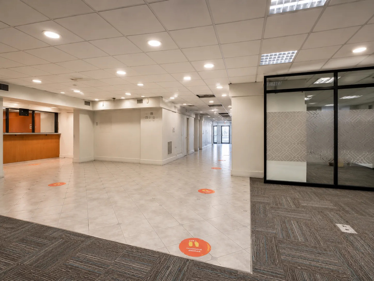 Local Comercial En Arriendo  421,04m2 — imagen 7