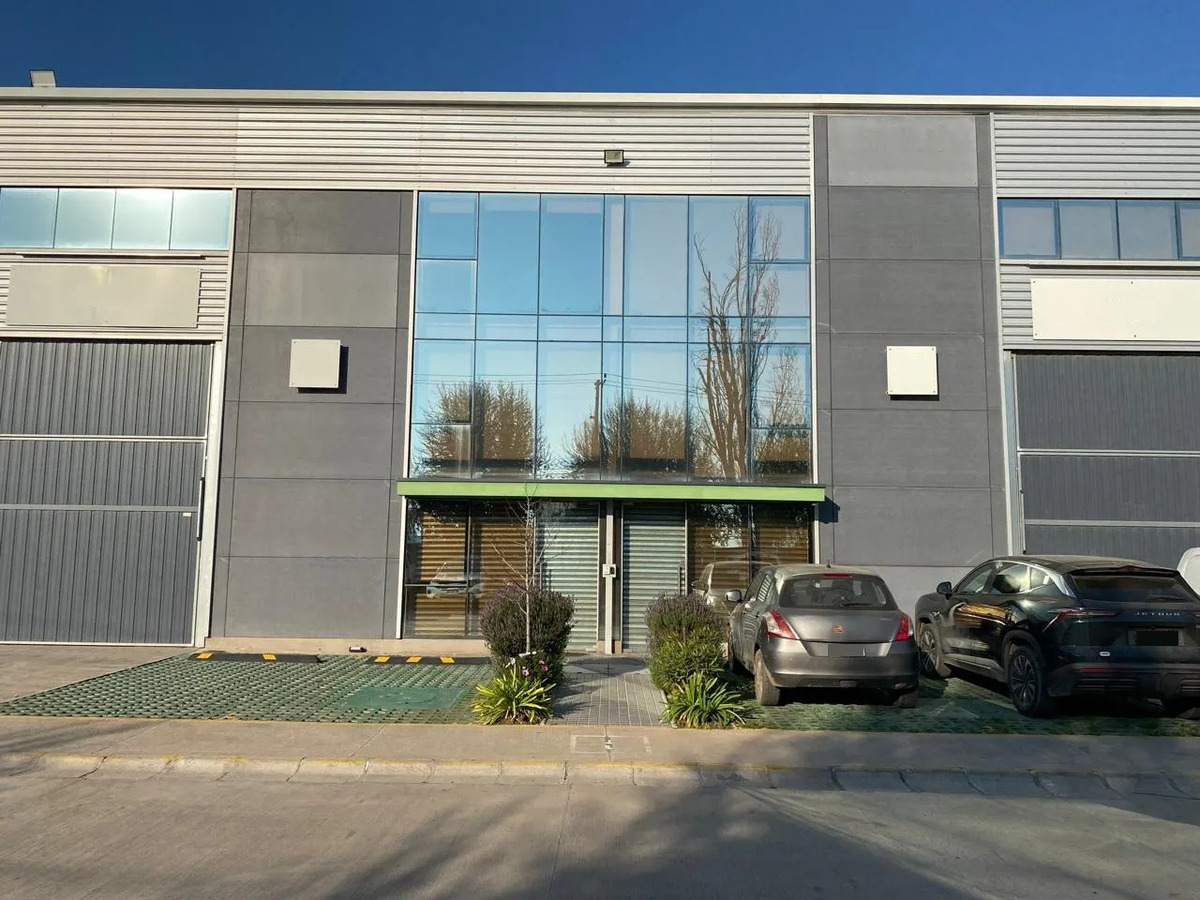 En Venta Bodega Con Oficinas  822m² En Renca