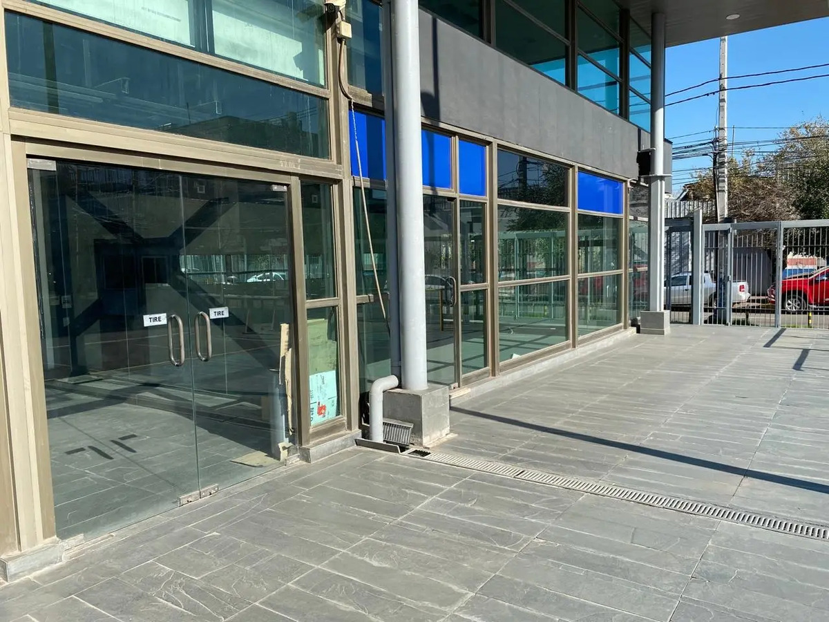 Arriendo Gran Local En Metro Rondizzoni - Santiago — imagen 3