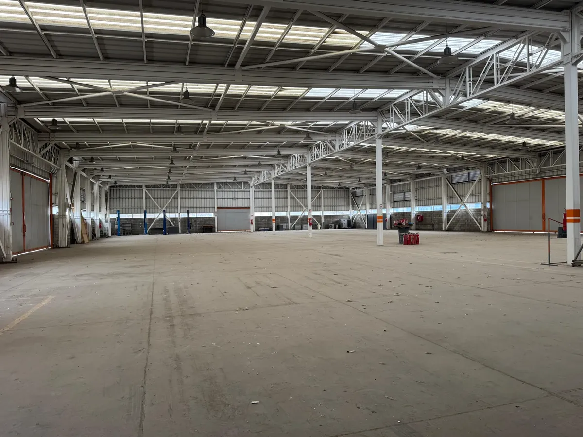 Nave Industrial Impecable 2.490m2 Útiles Terreno De 8.033m2 — imagen 2