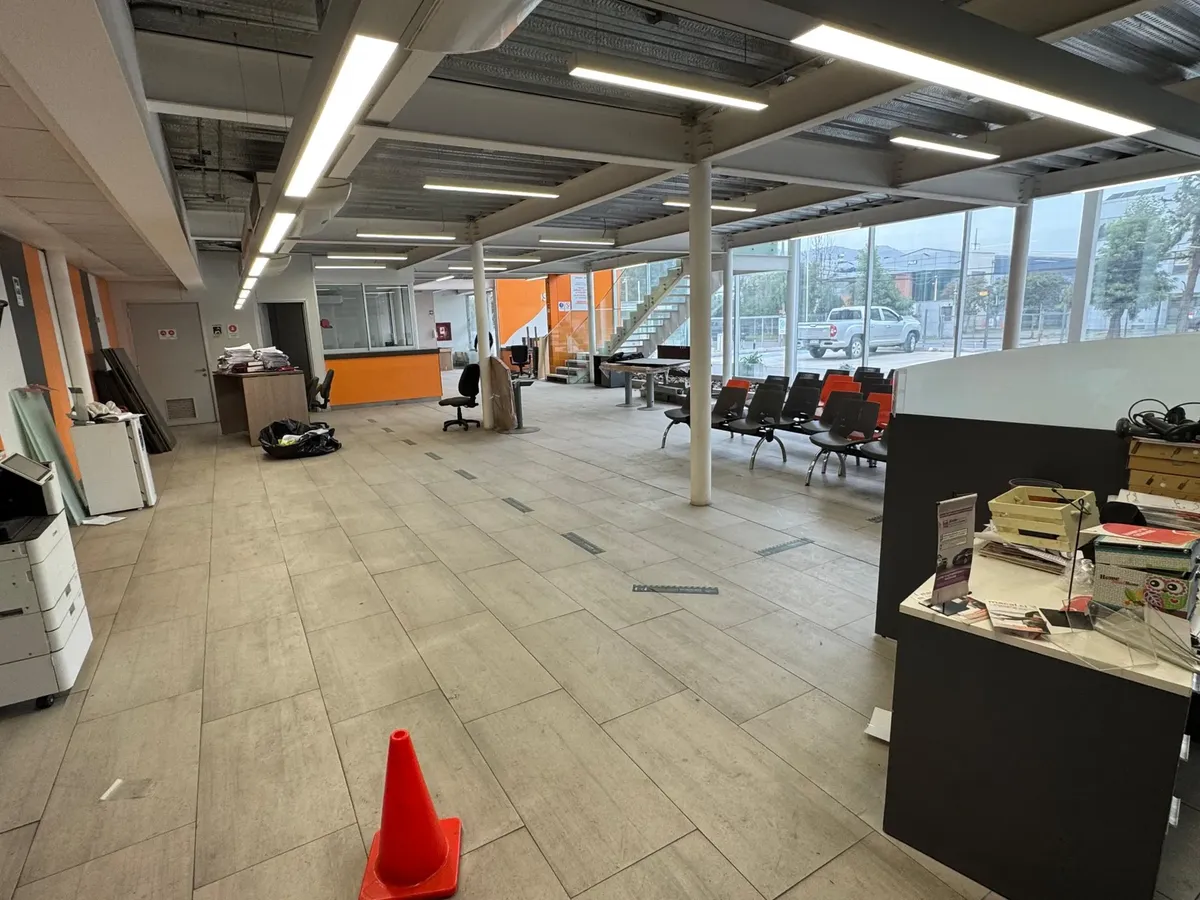 Nave Industrial Impecable 2.490m2 Útiles Terreno De 8.033m2