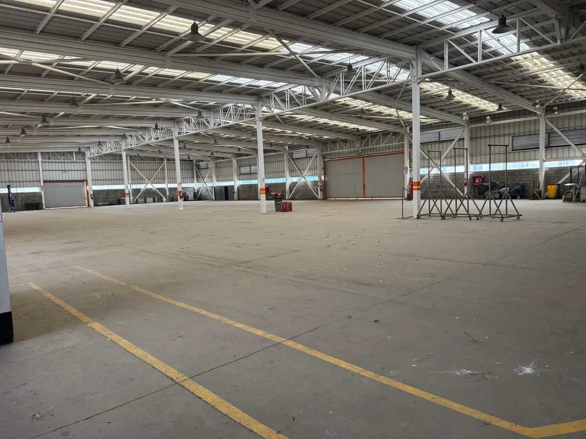 Nave Industrial Impecable 2.490m2 Útiles Terreno De 8.033m2 — imagen 4